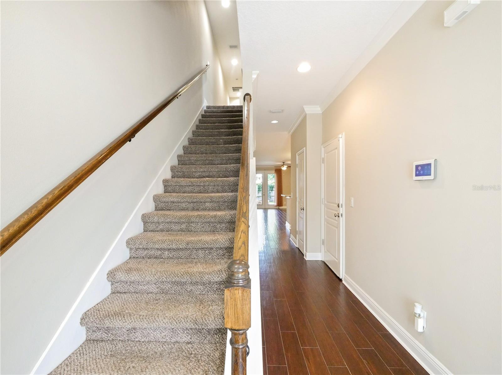 2913 E Washington St