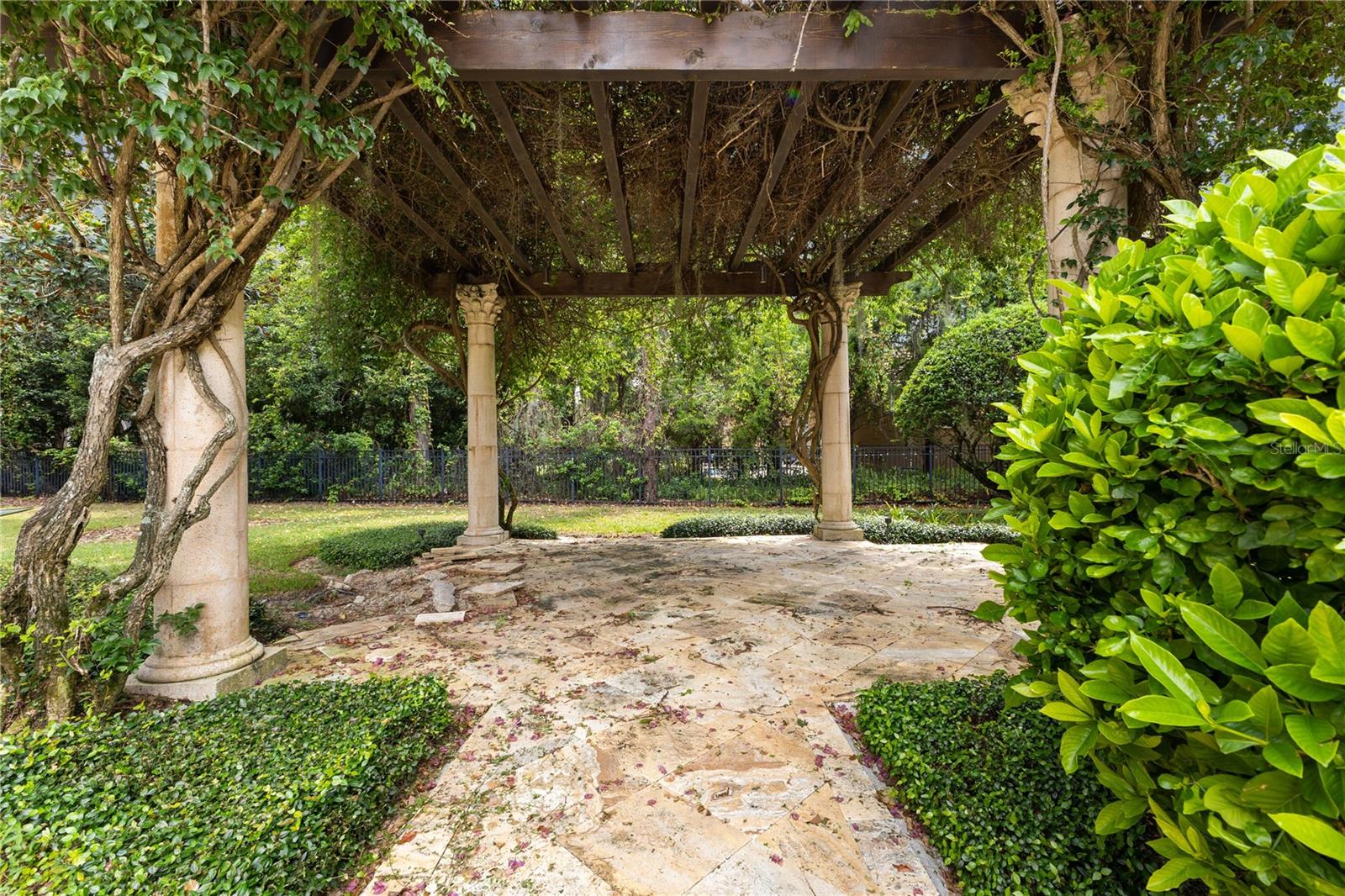 11048 Bridge House Rd