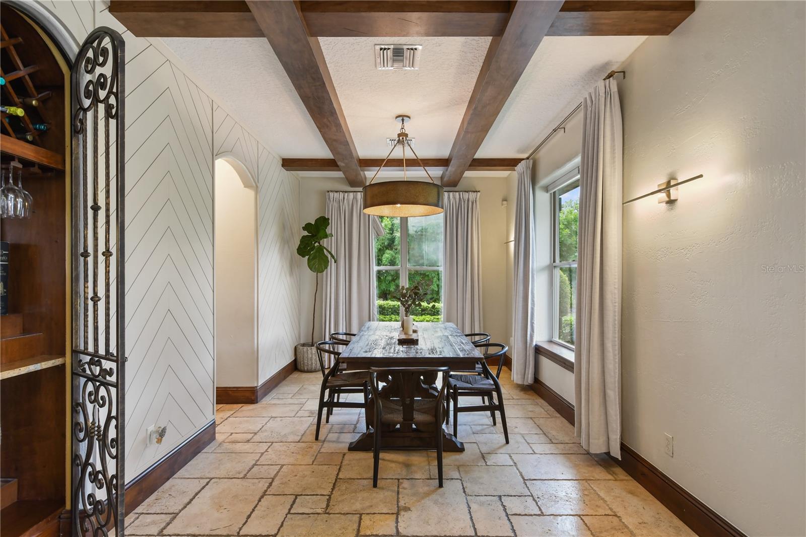 1661 S Chickasaw Trl