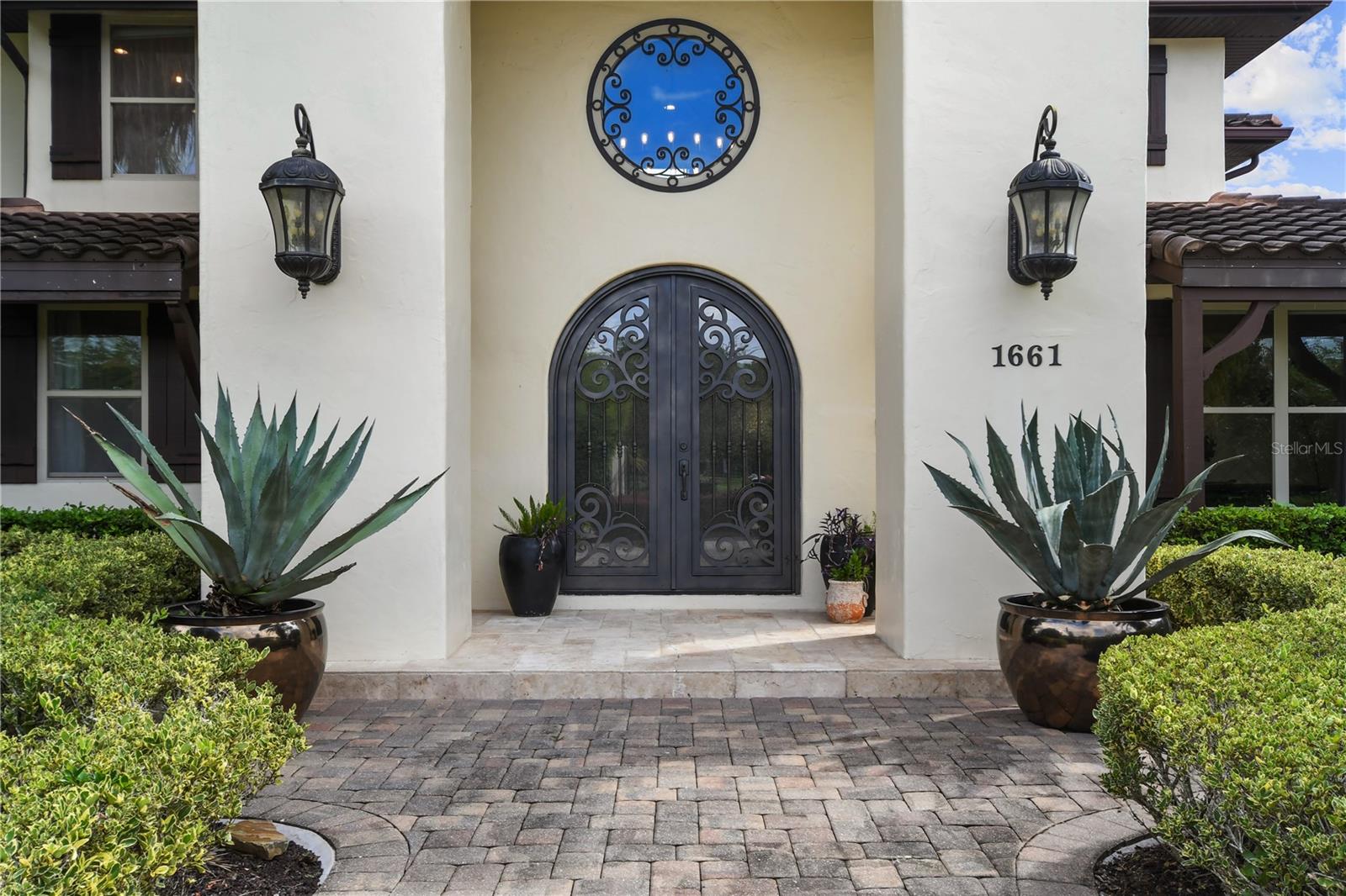 1661 S Chickasaw Trl