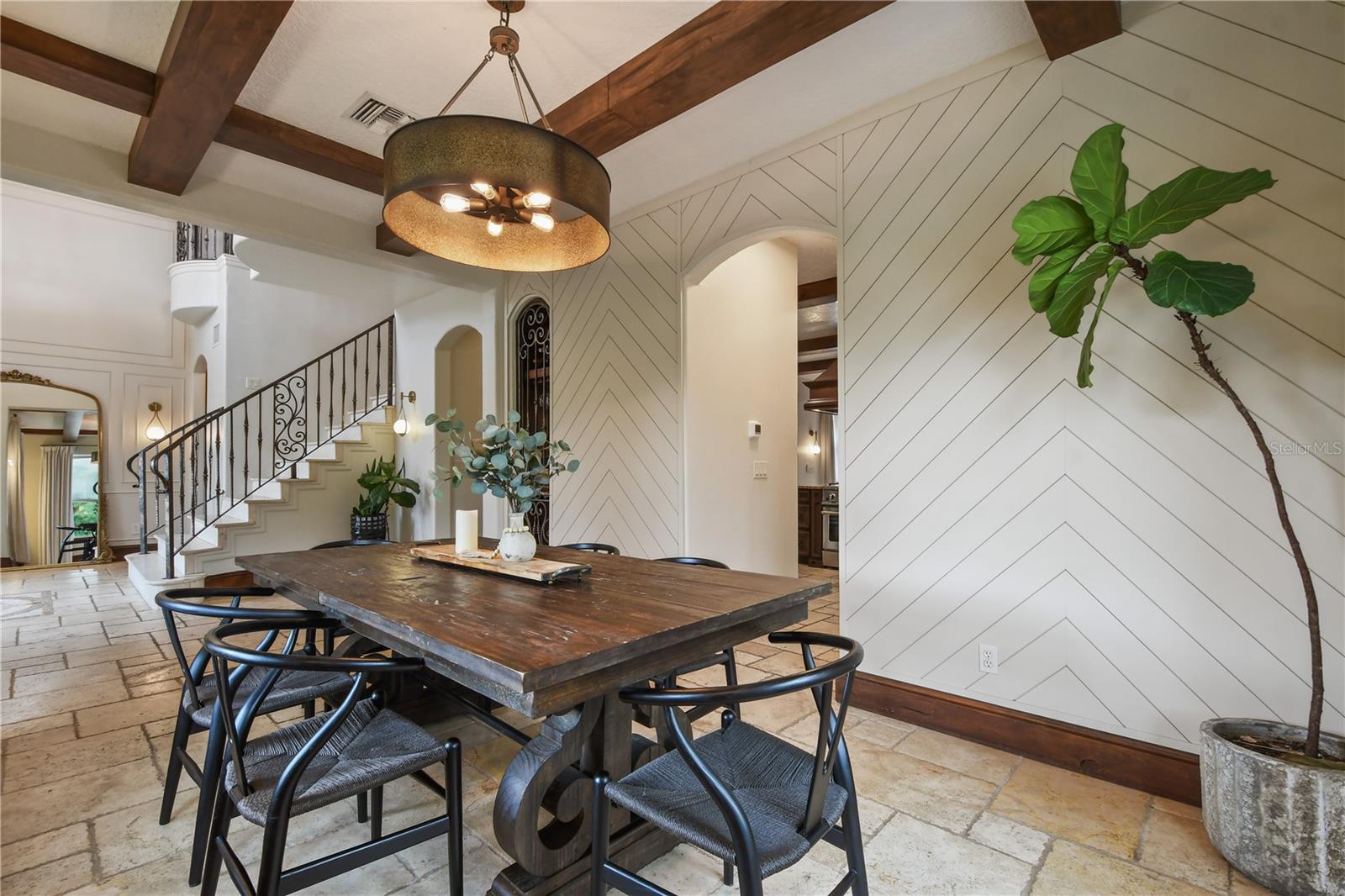 1661 S Chickasaw Trl