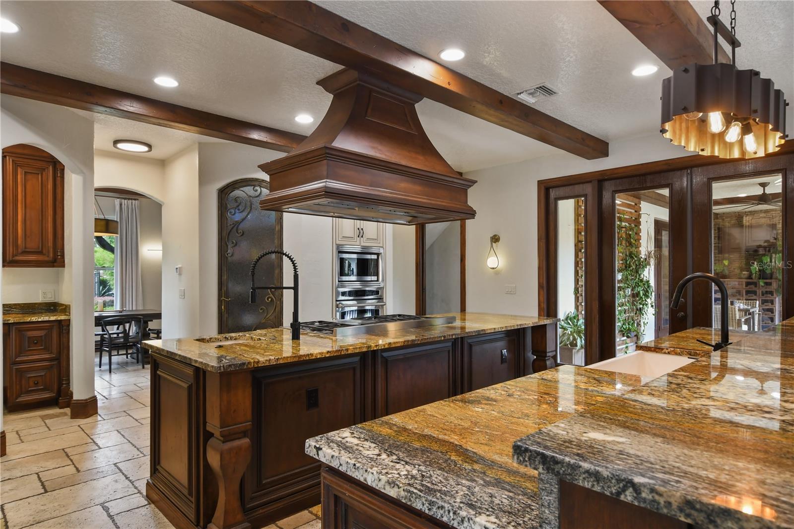 1661 S Chickasaw Trl