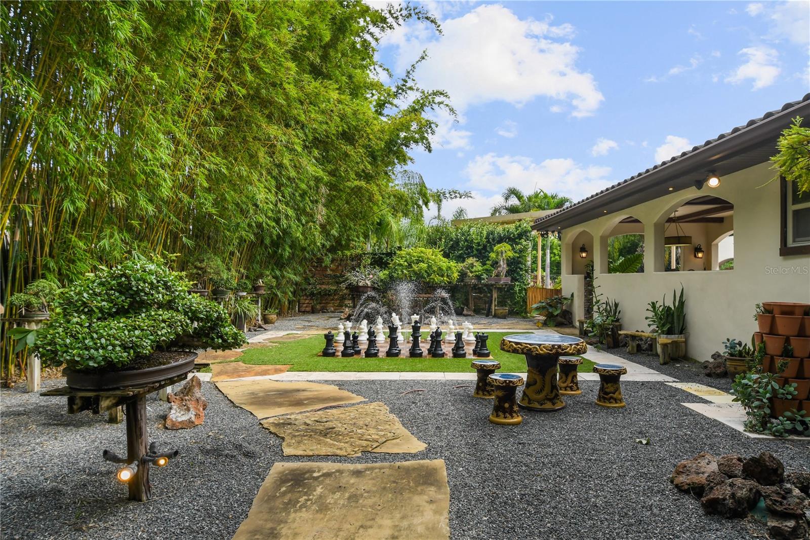 1661 S Chickasaw Trl