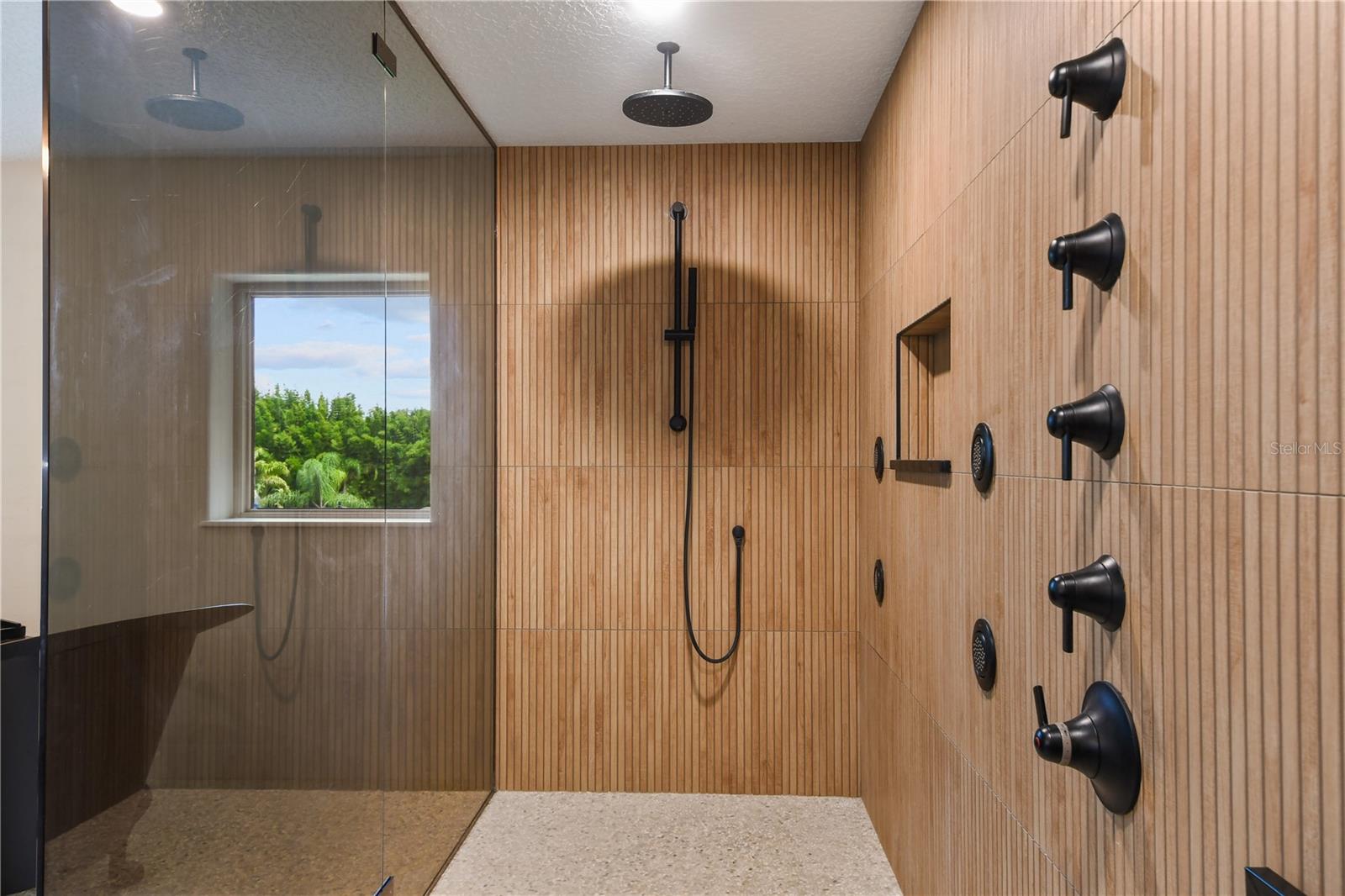 1661 S Chickasaw Trl