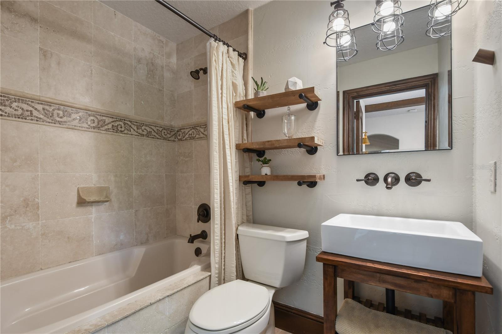 1661 S Chickasaw Trl