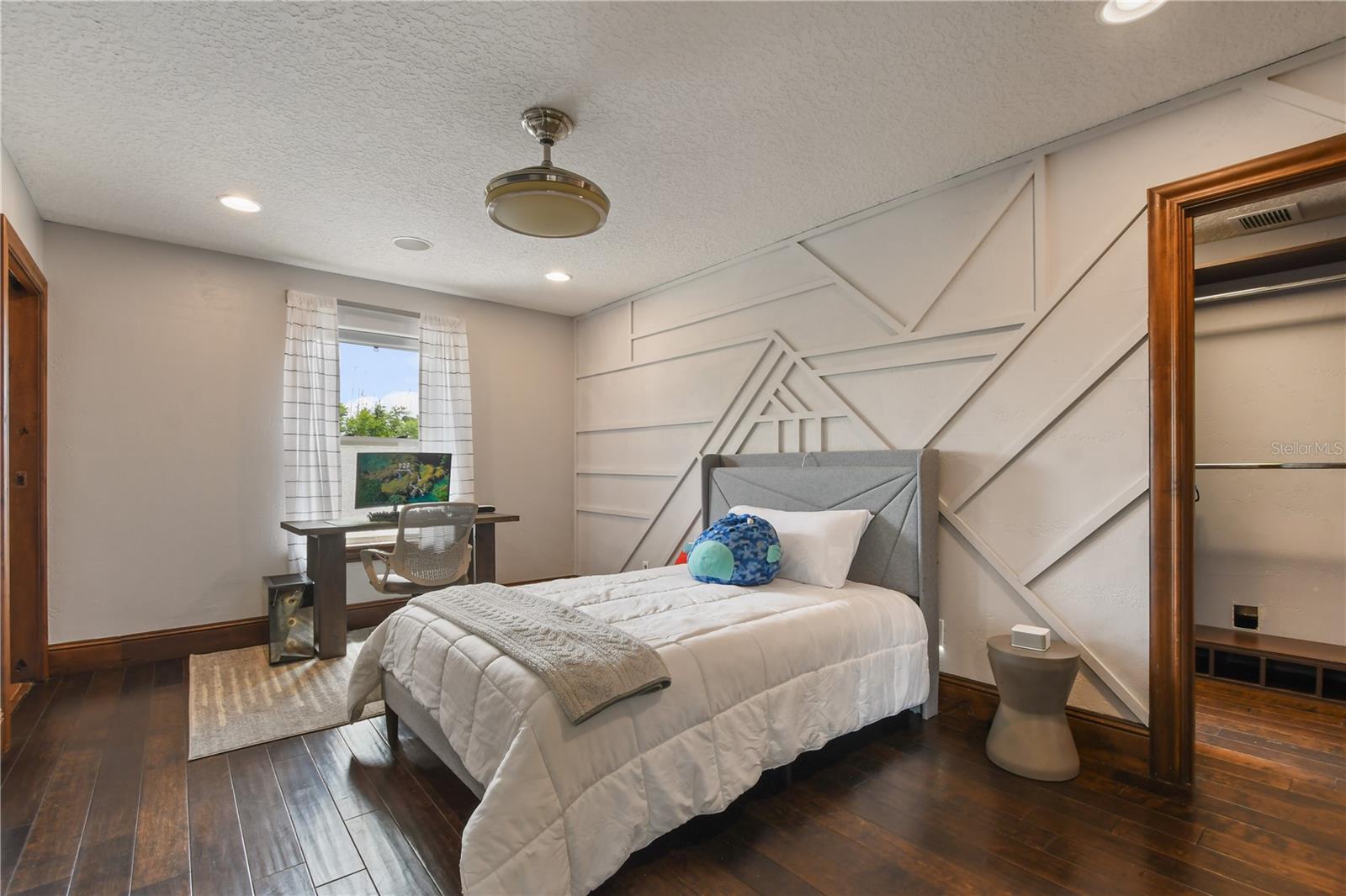 1661 S Chickasaw Trl