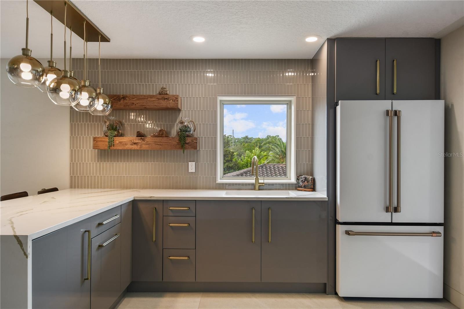 1661 S Chickasaw Trl