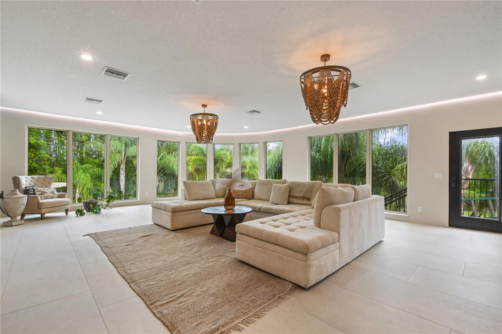 1661 S Chickasaw Trl