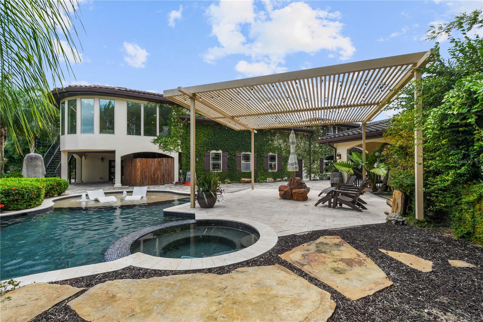 1661 S Chickasaw Trl