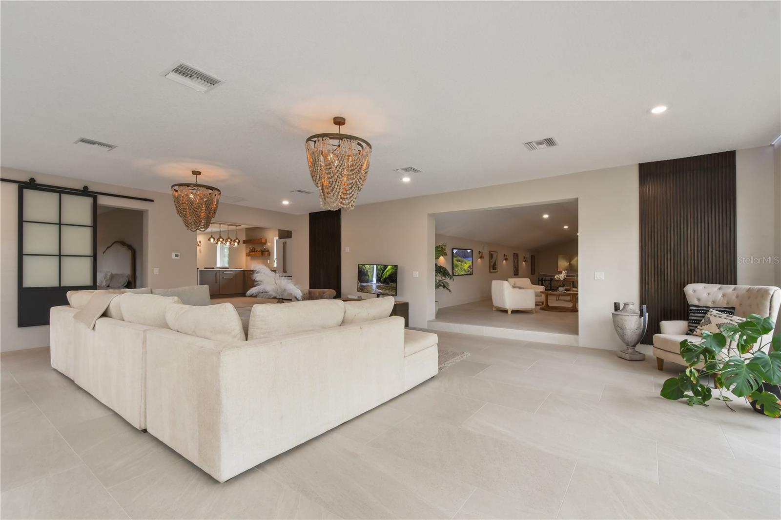 1661 S Chickasaw Trl