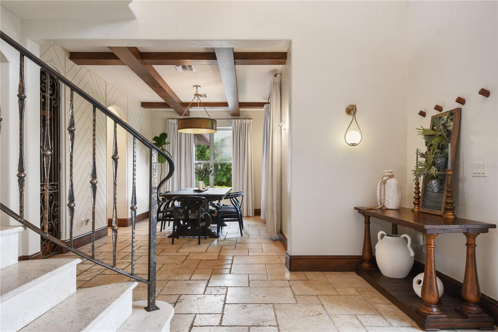 1661 S Chickasaw Trl