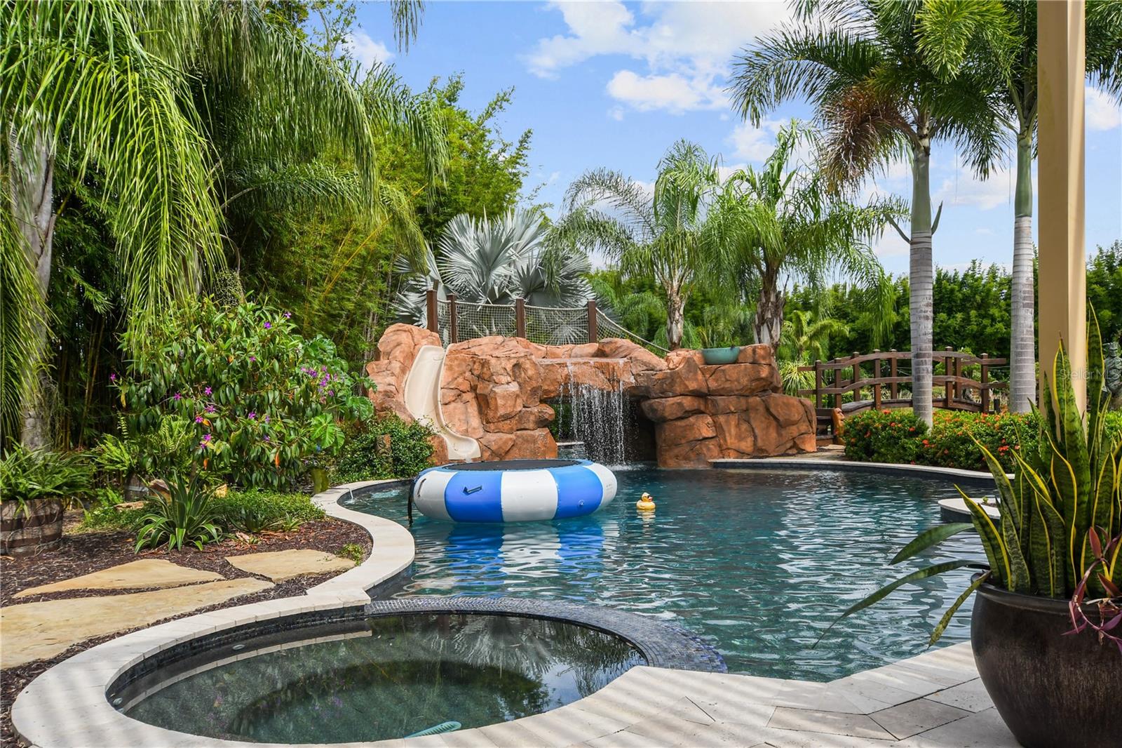 1661 S Chickasaw Trl