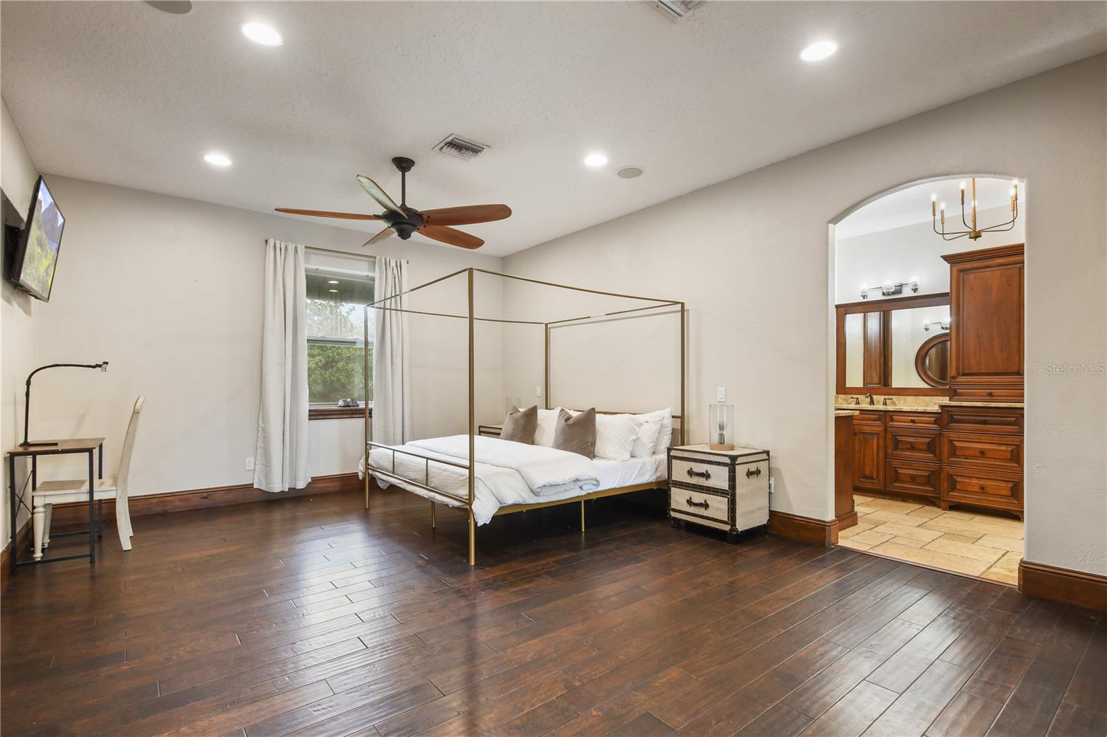 1661 S Chickasaw Trl