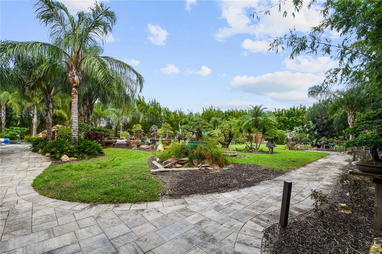 1661 S Chickasaw Trl