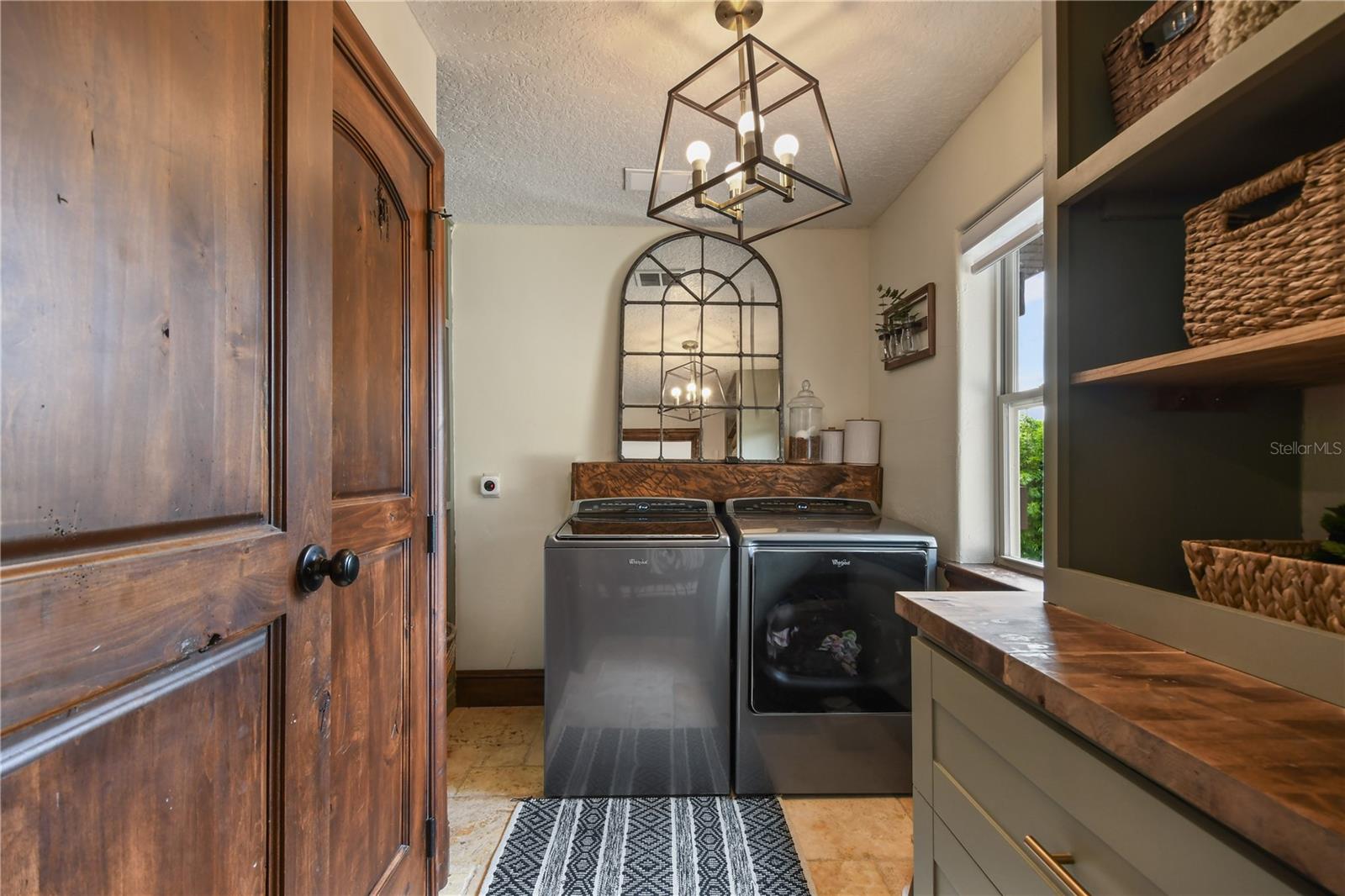 1661 S Chickasaw Trl