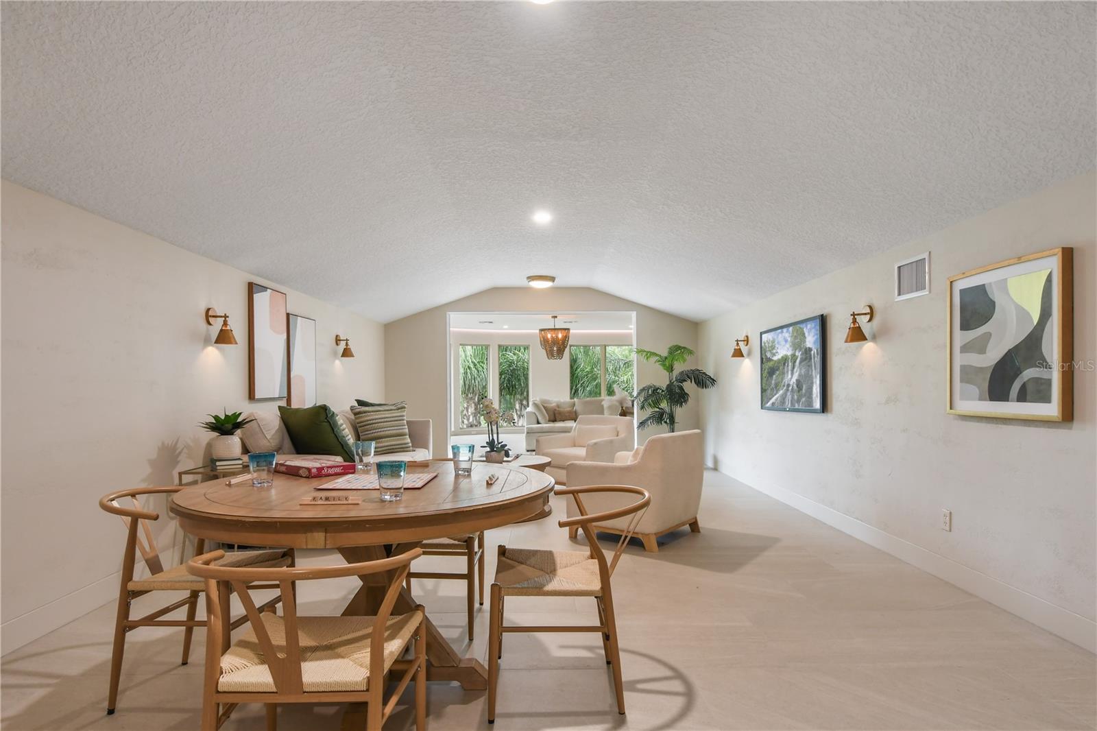 1661 S Chickasaw Trl