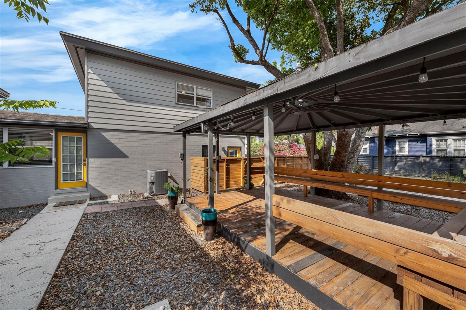 2201 Delaney Ave