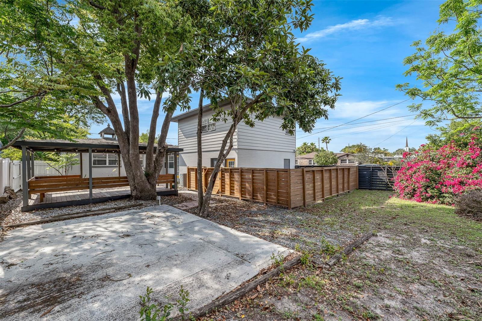 2201 Delaney Ave