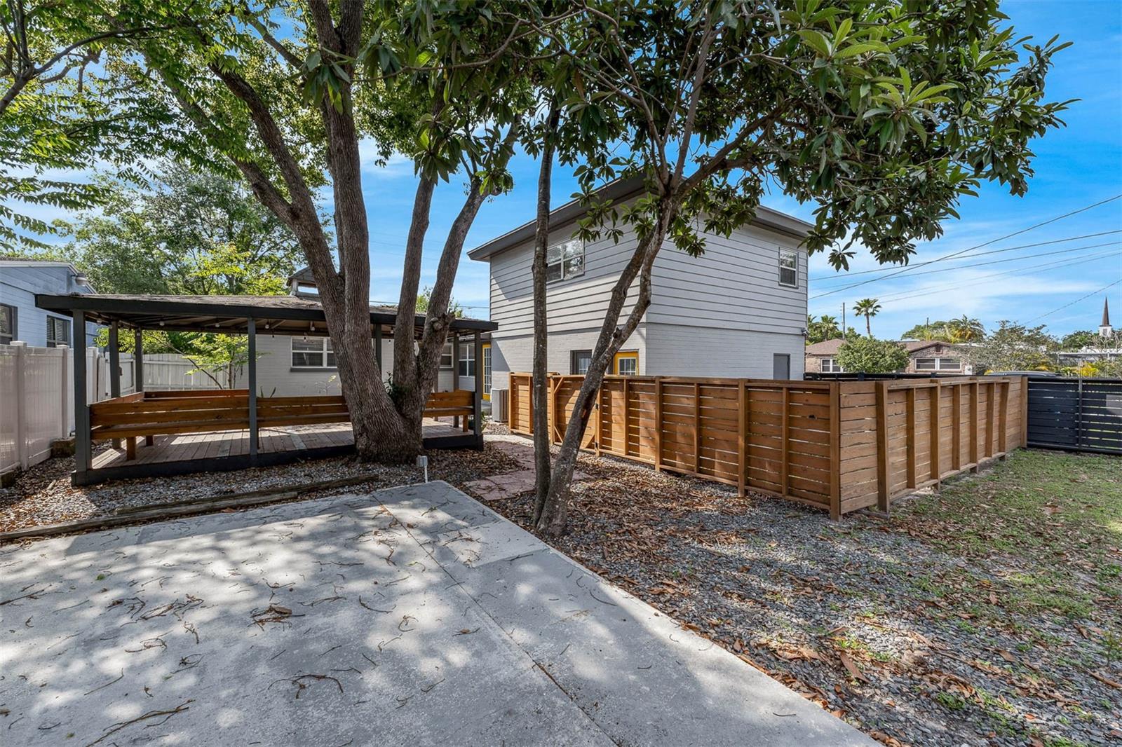 2201 Delaney Ave