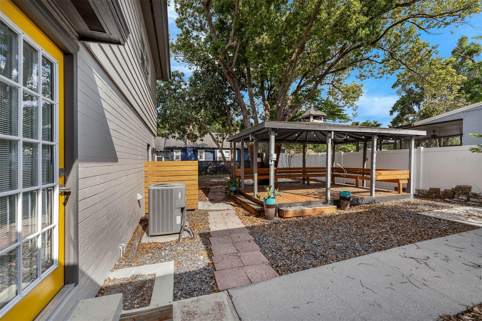 2201 Delaney Ave