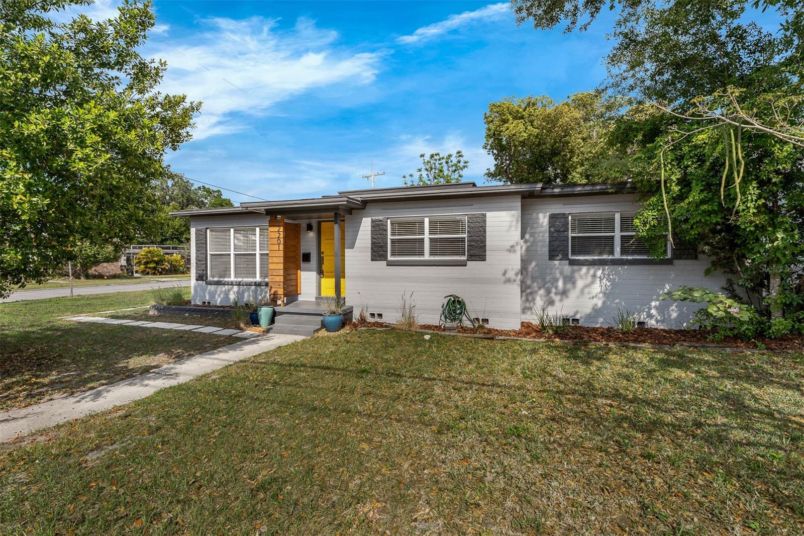 2201 Delaney Ave