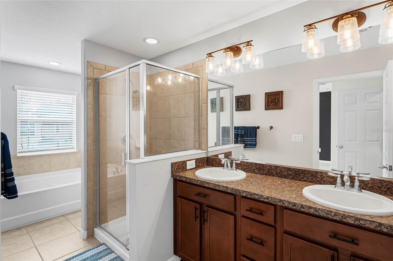 2129 Victoria Glen Dr