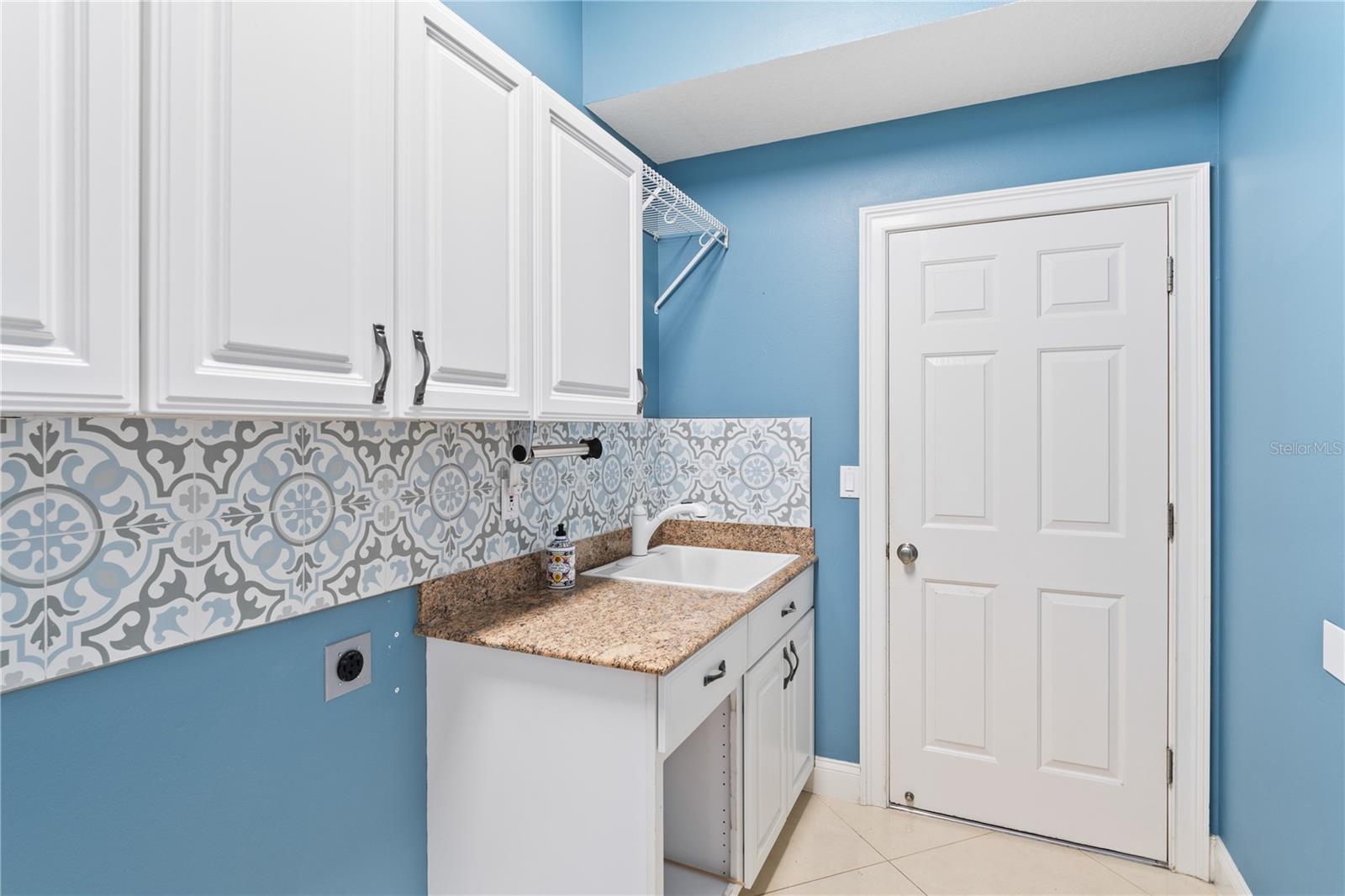 17429 Cobblestone Ln