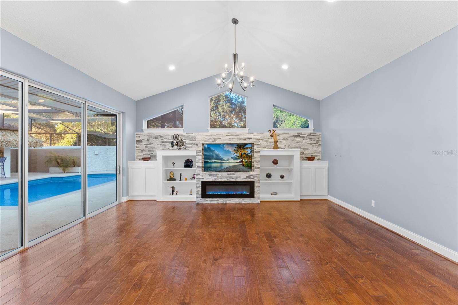 17429 Cobblestone Ln