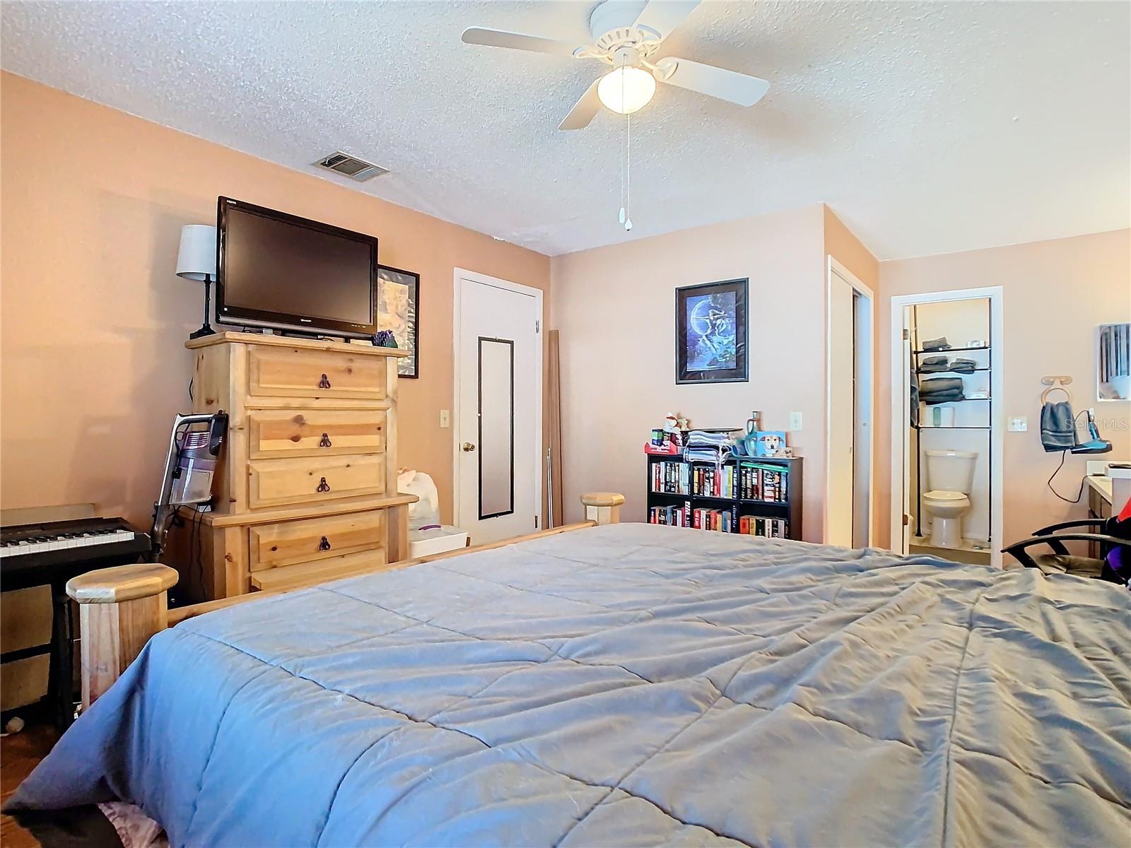 2435 Turpin Dr