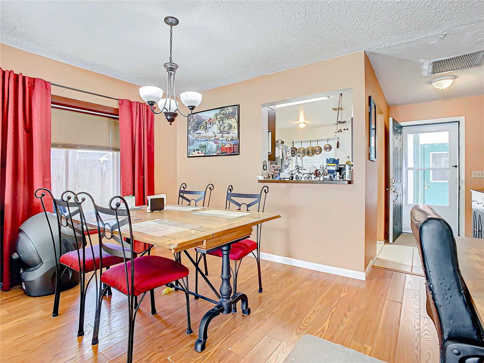 2435 Turpin Dr