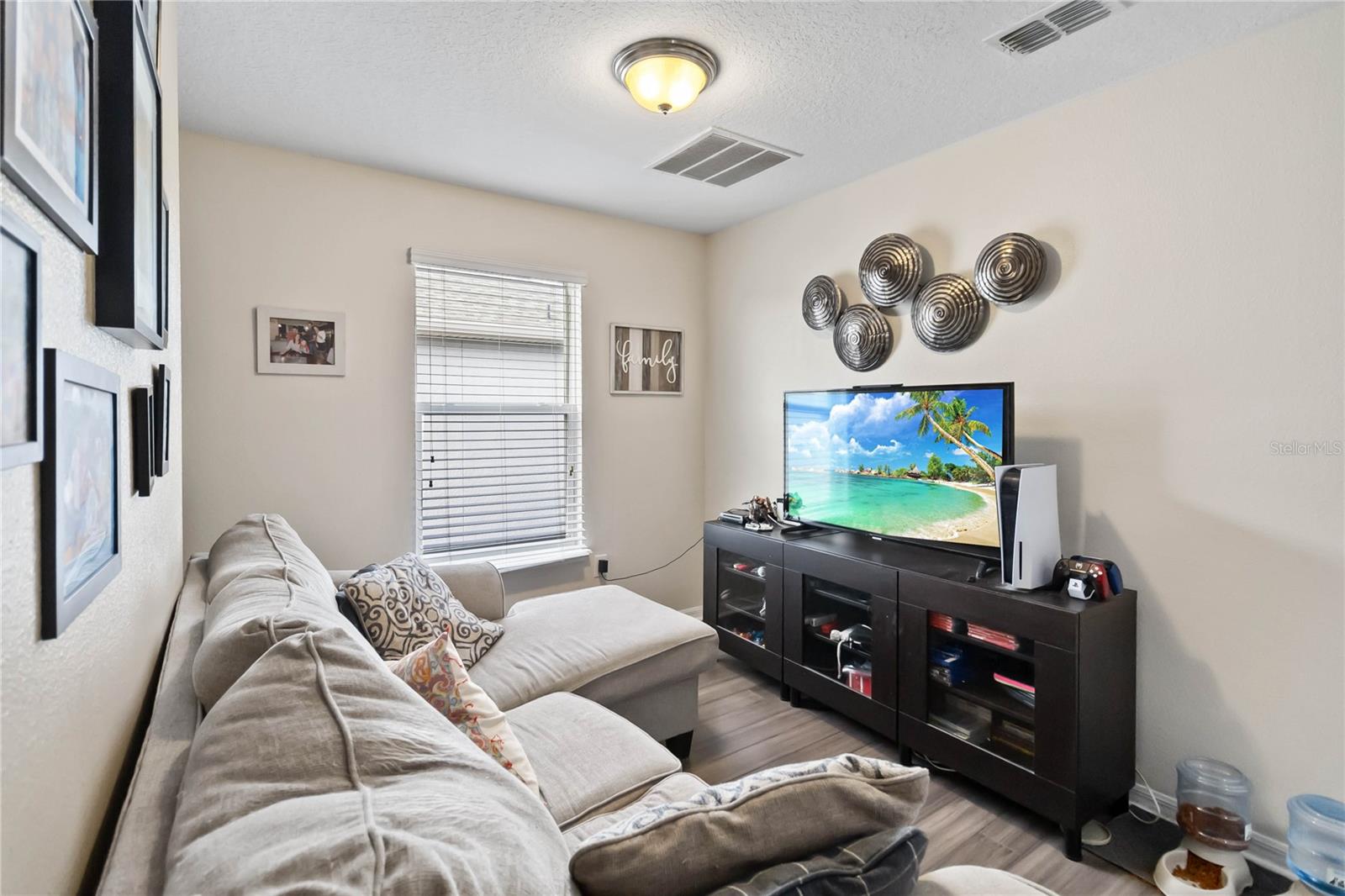1942 J Lawson Blvd