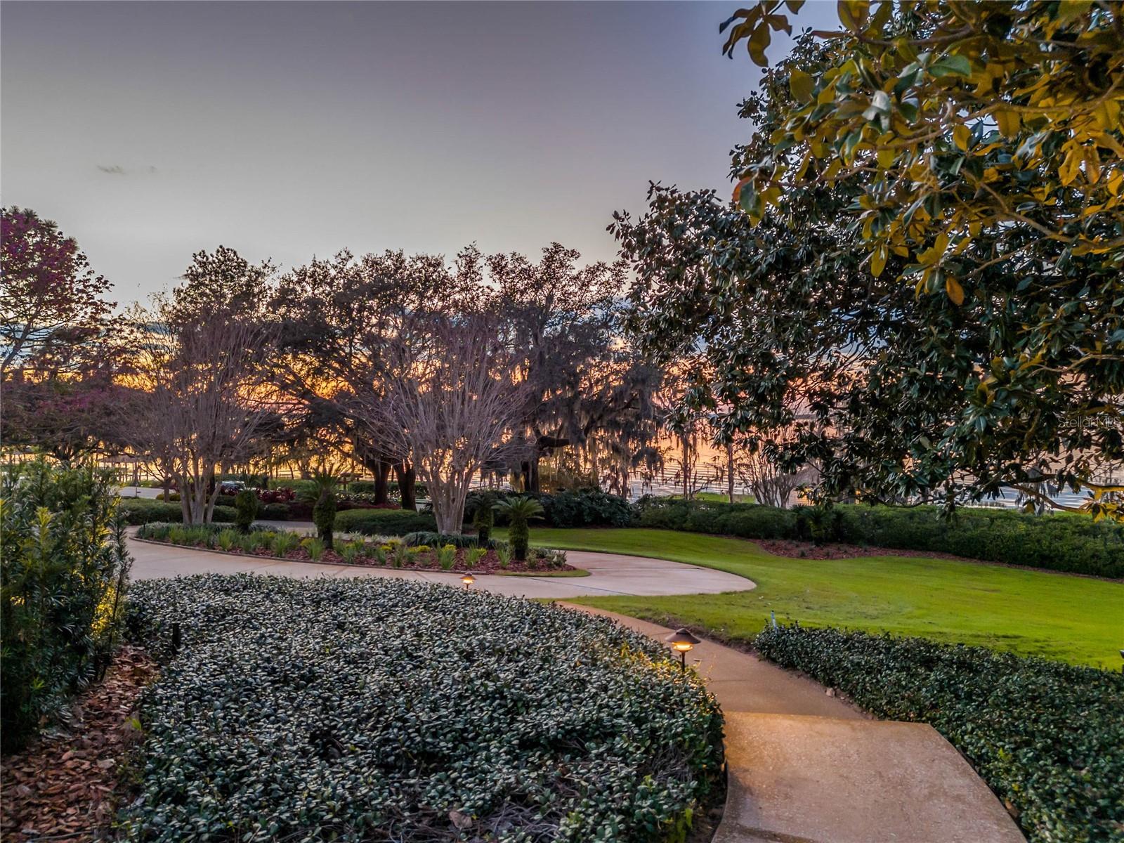 12104 Lakeshore Dr