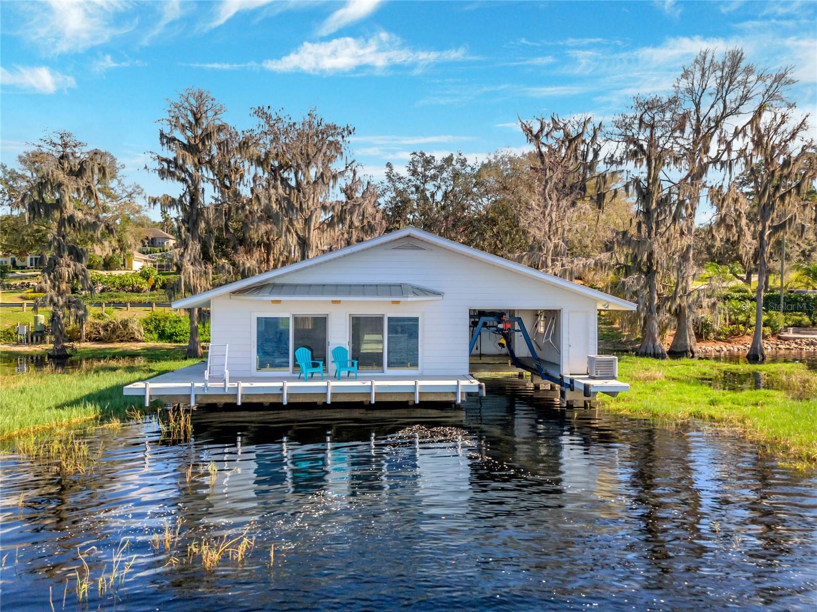 12104 Lakeshore Dr