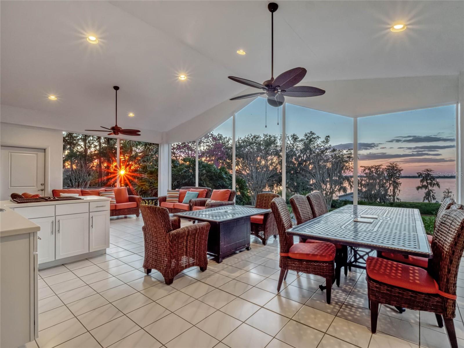 12104 Lakeshore Dr