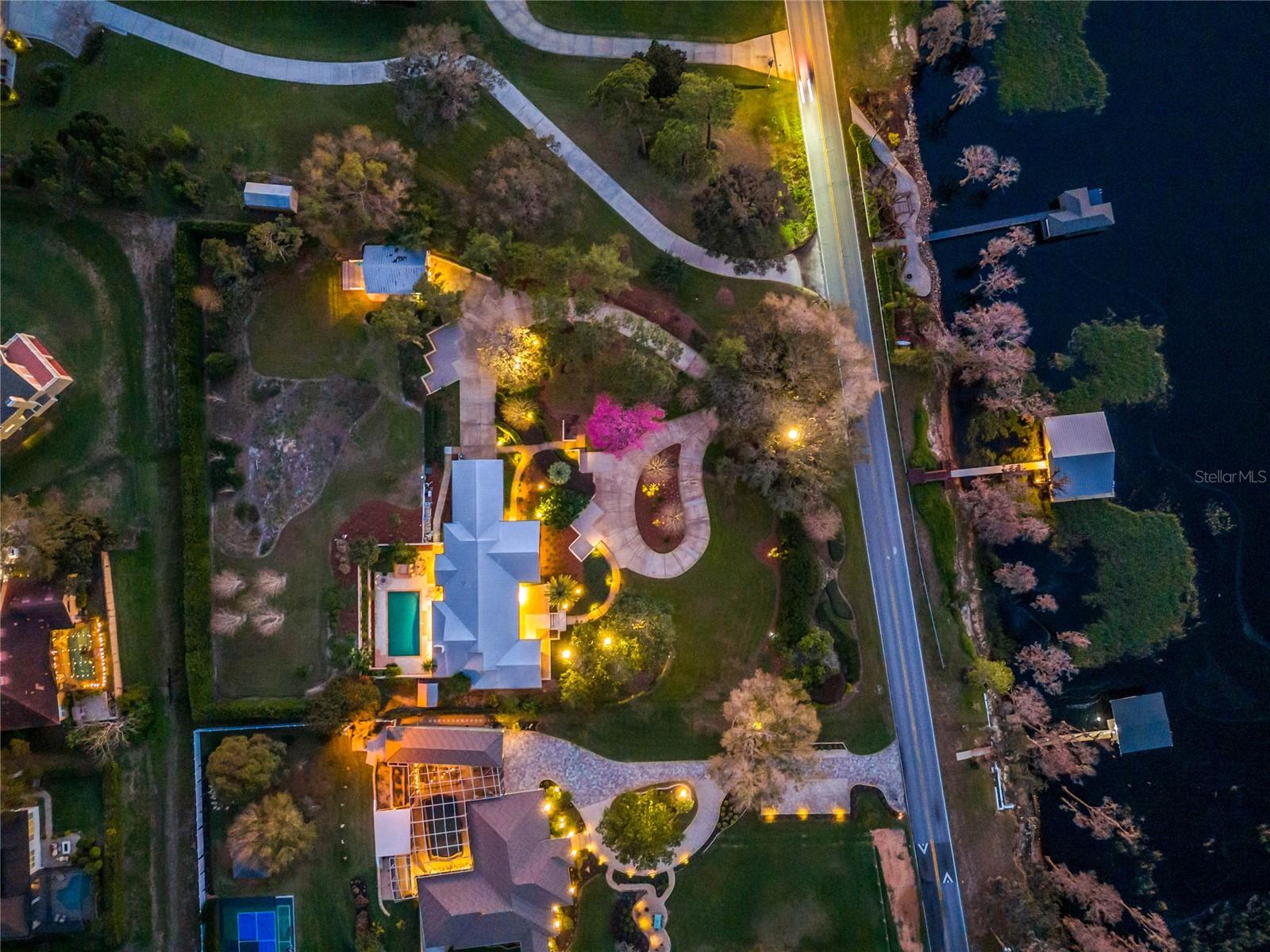 12104 Lakeshore Dr