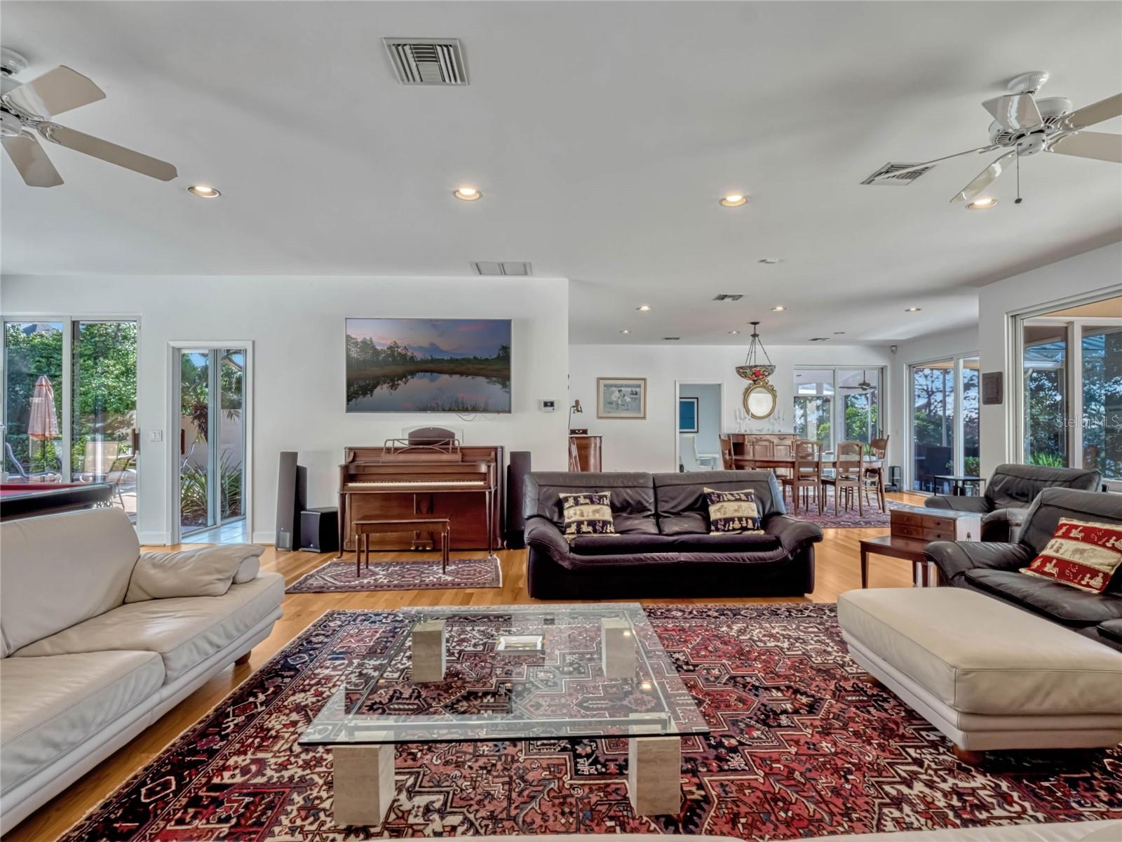 12104 Lakeshore Dr