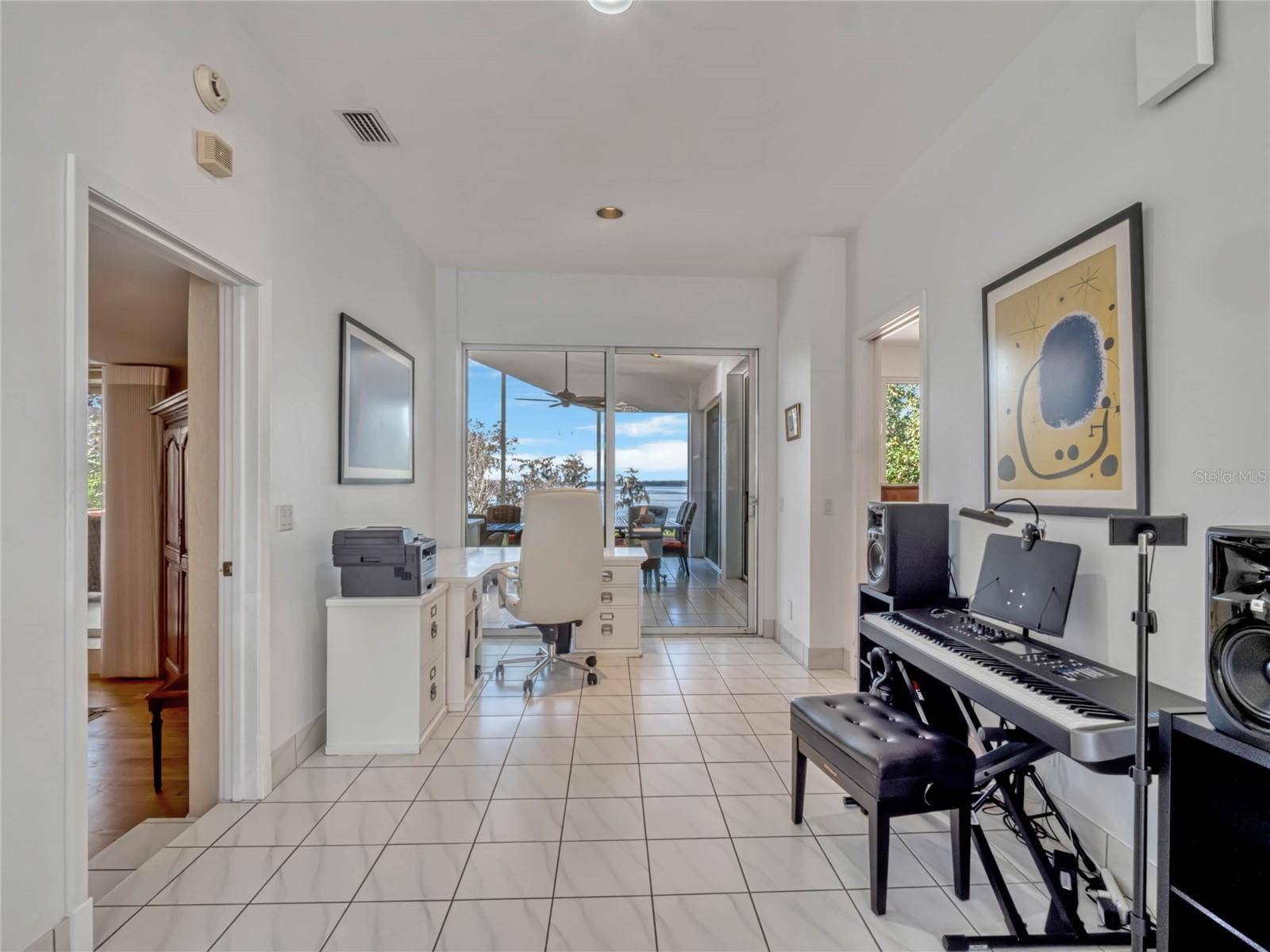 12104 Lakeshore Dr