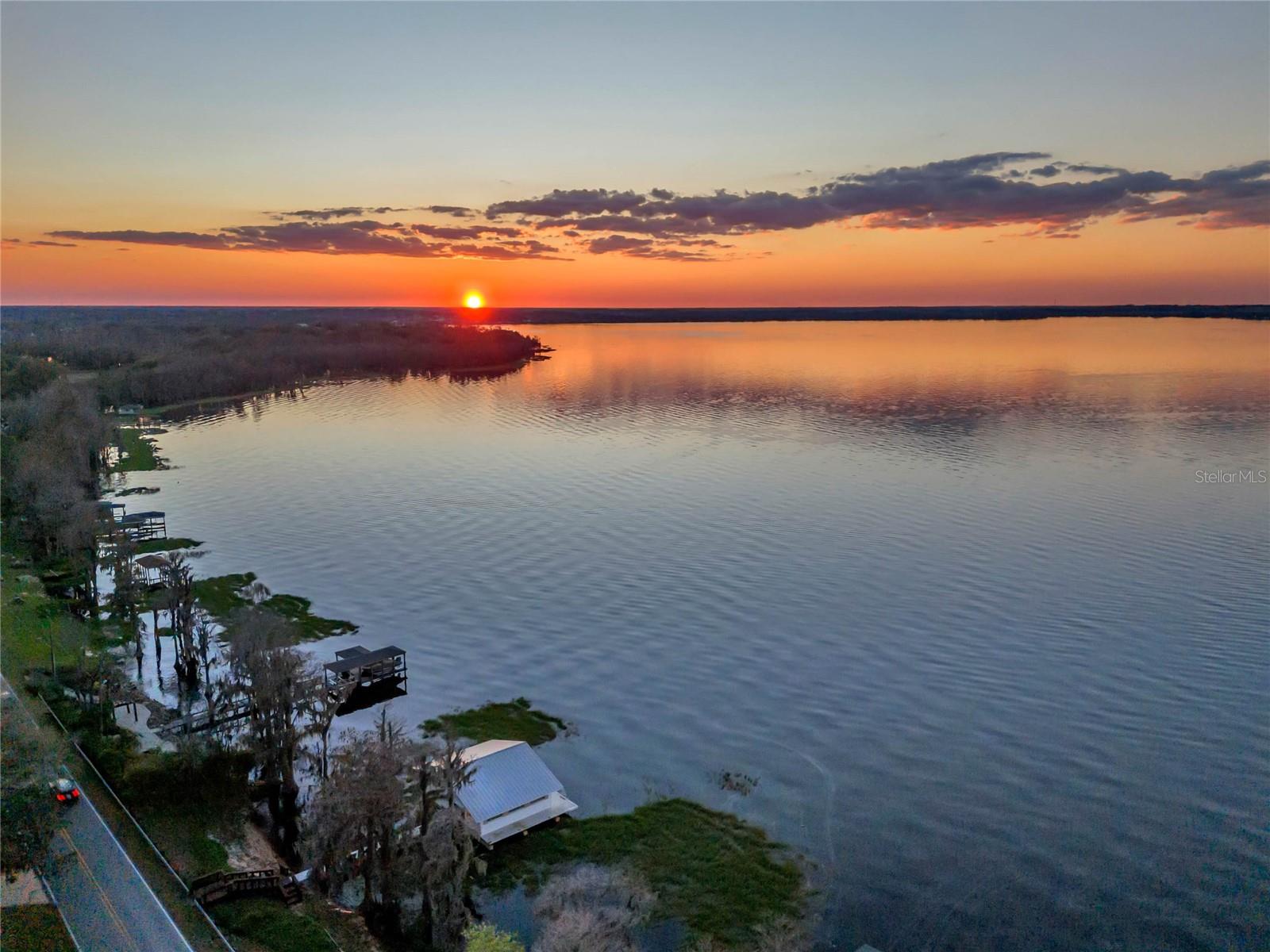 12104 Lakeshore Dr