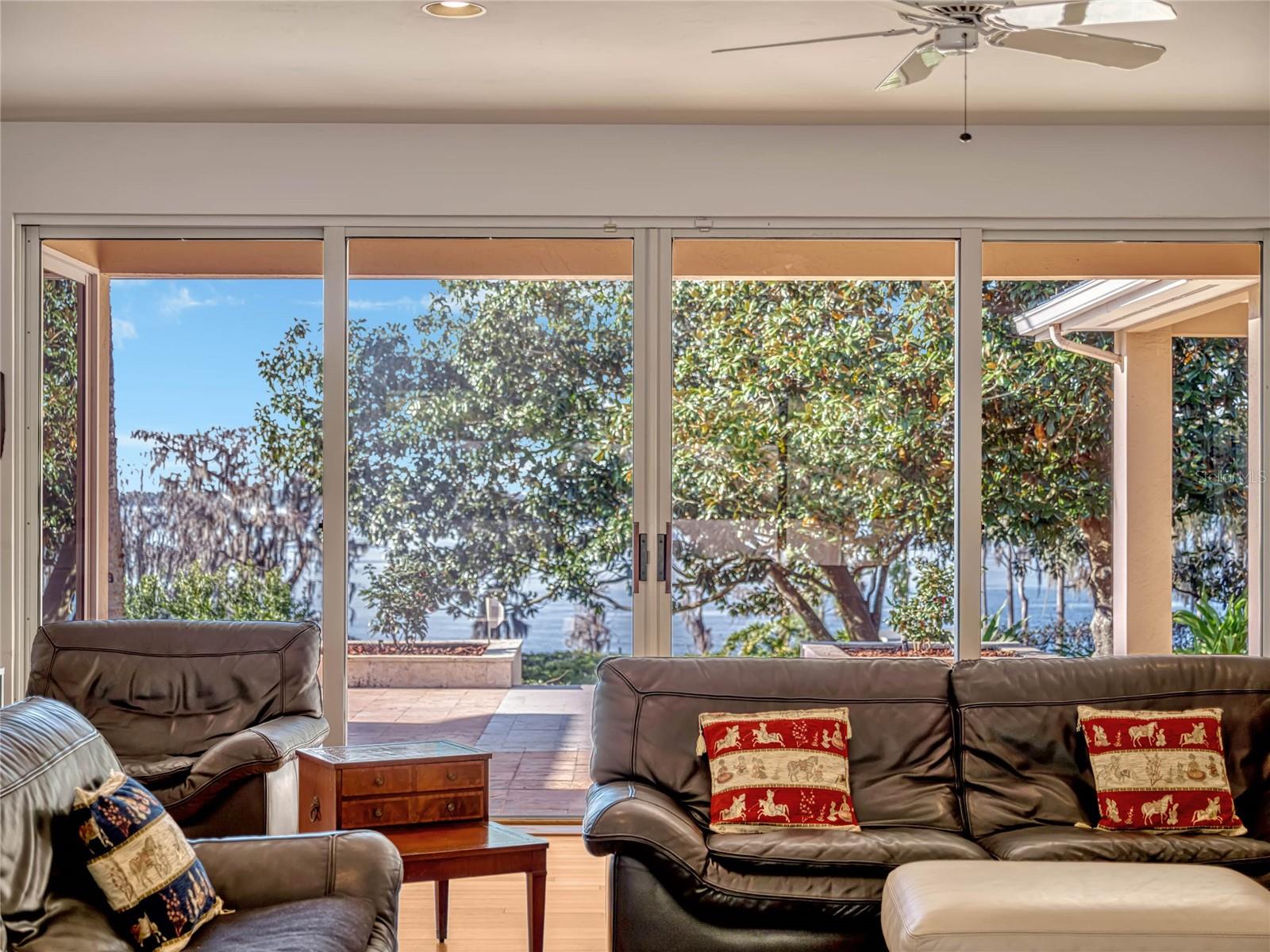 12104 Lakeshore Dr