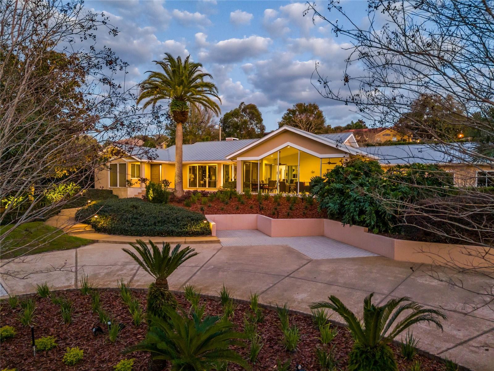 12104 Lakeshore Dr