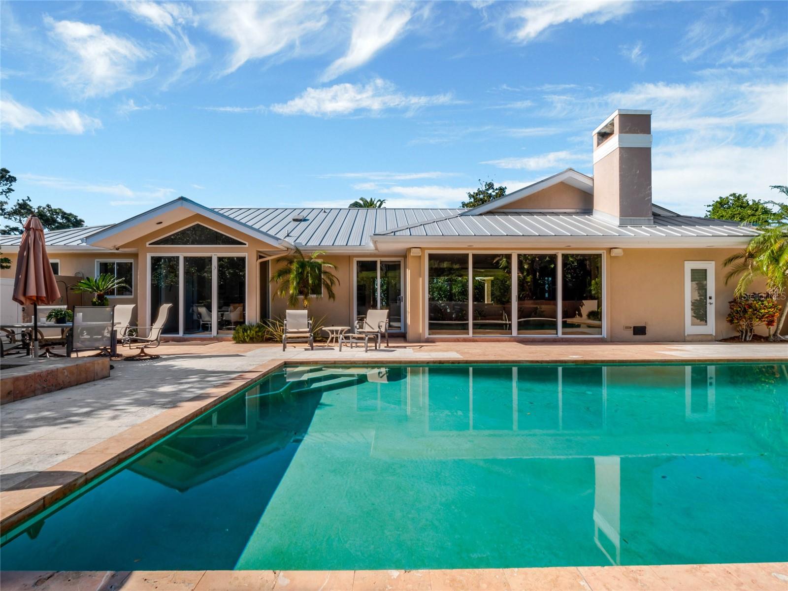 12104 Lakeshore Dr