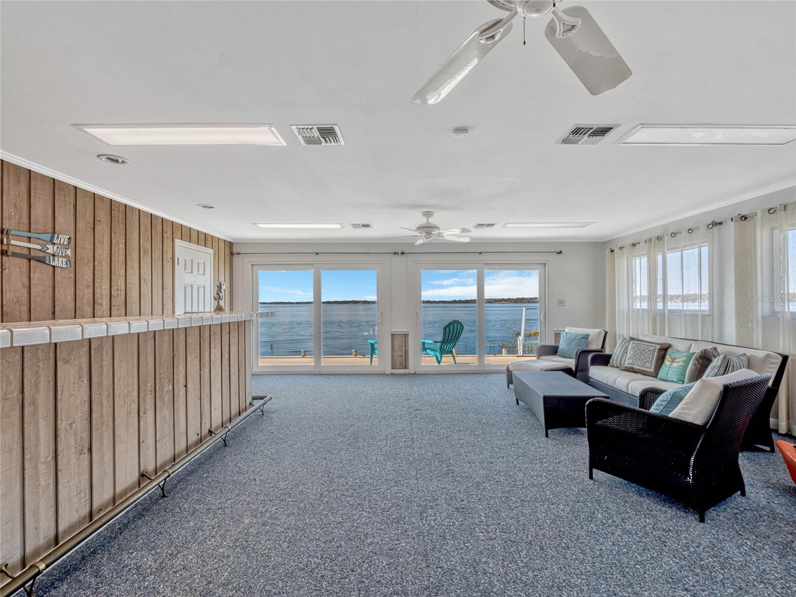 12104 Lakeshore Dr