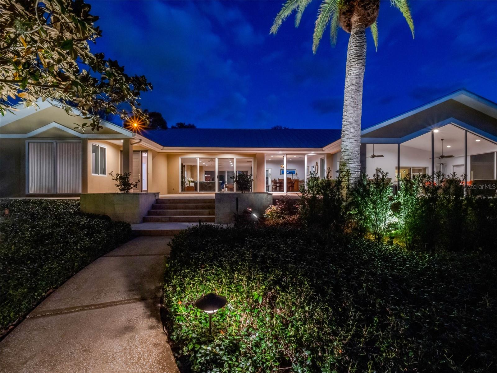 12104 Lakeshore Dr