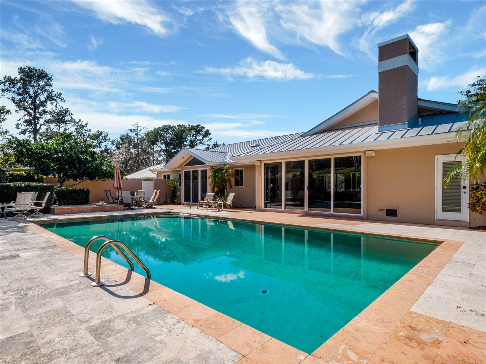 12104 Lakeshore Dr