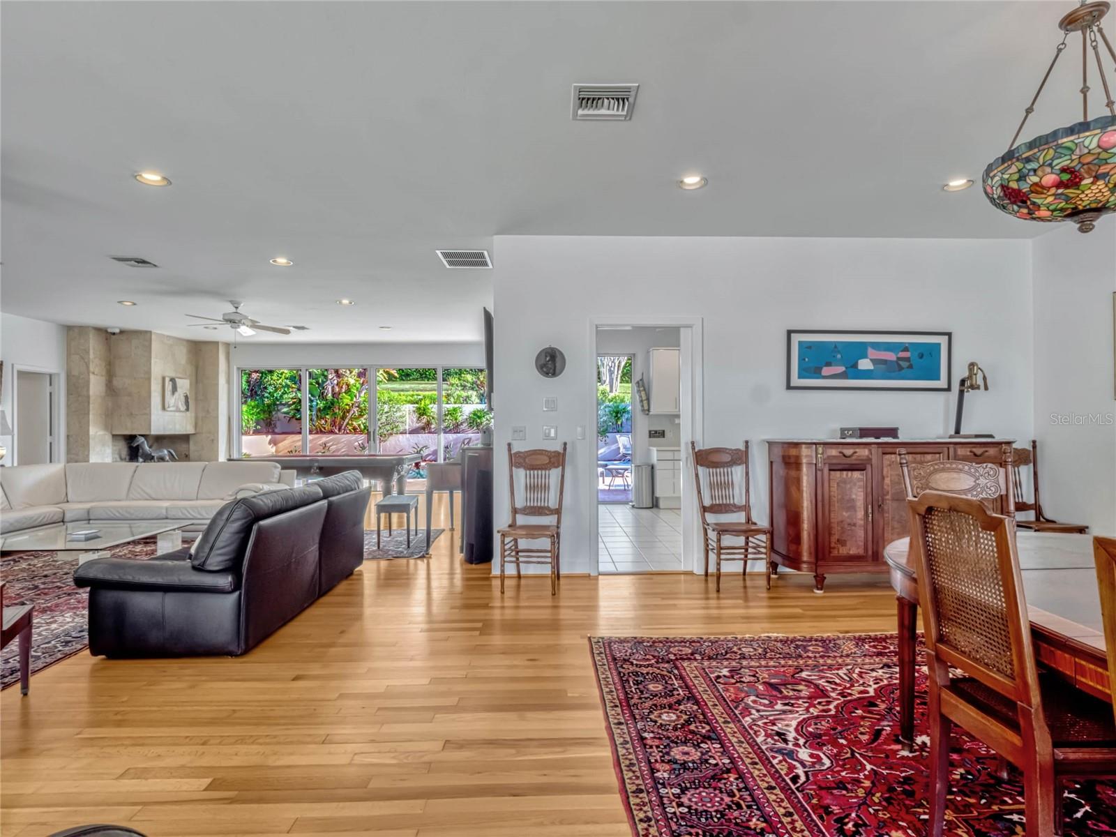12104 Lakeshore Dr
