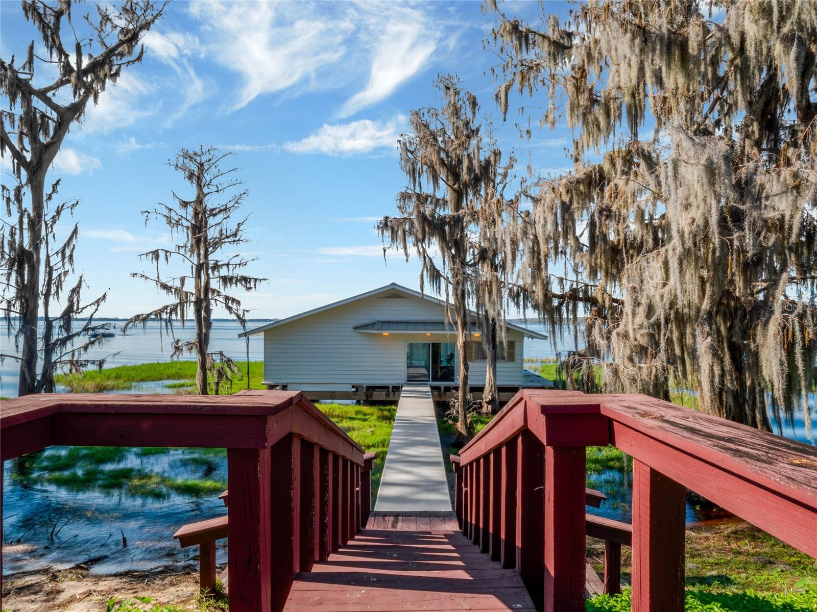 12104 Lakeshore Dr