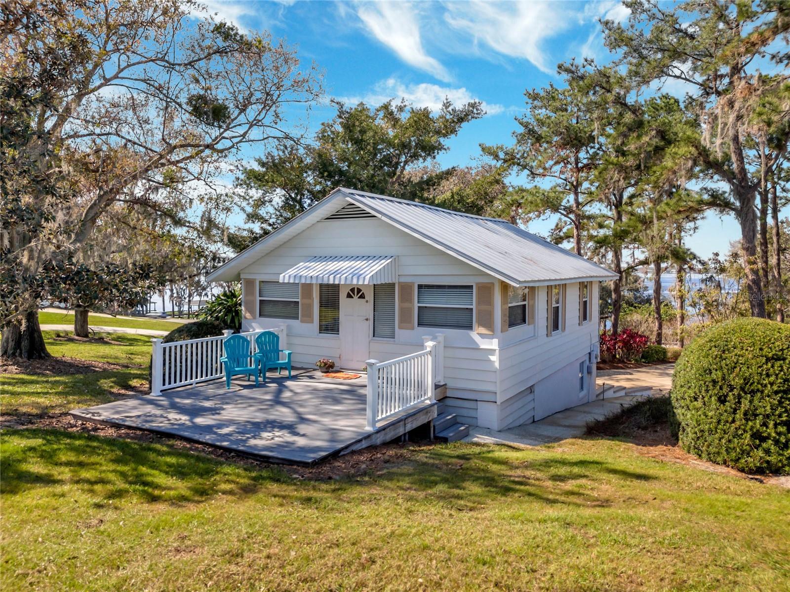 12104 Lakeshore Dr