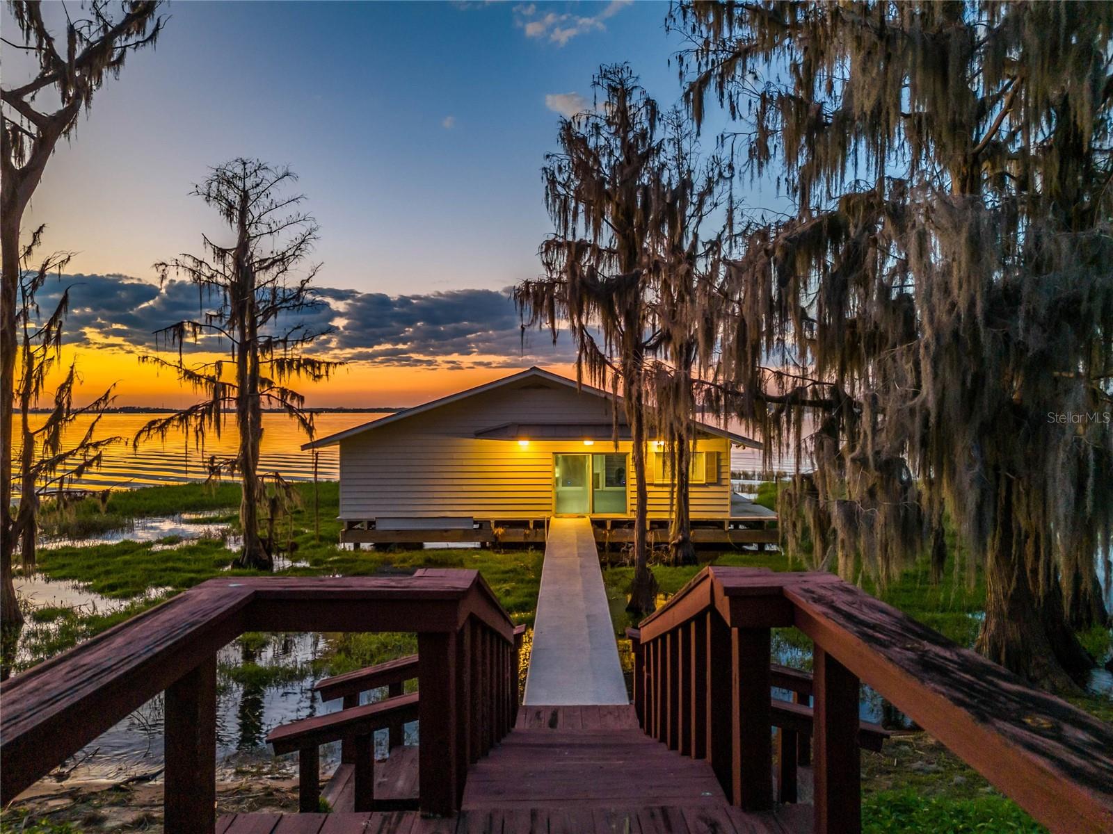 12104 Lakeshore Dr