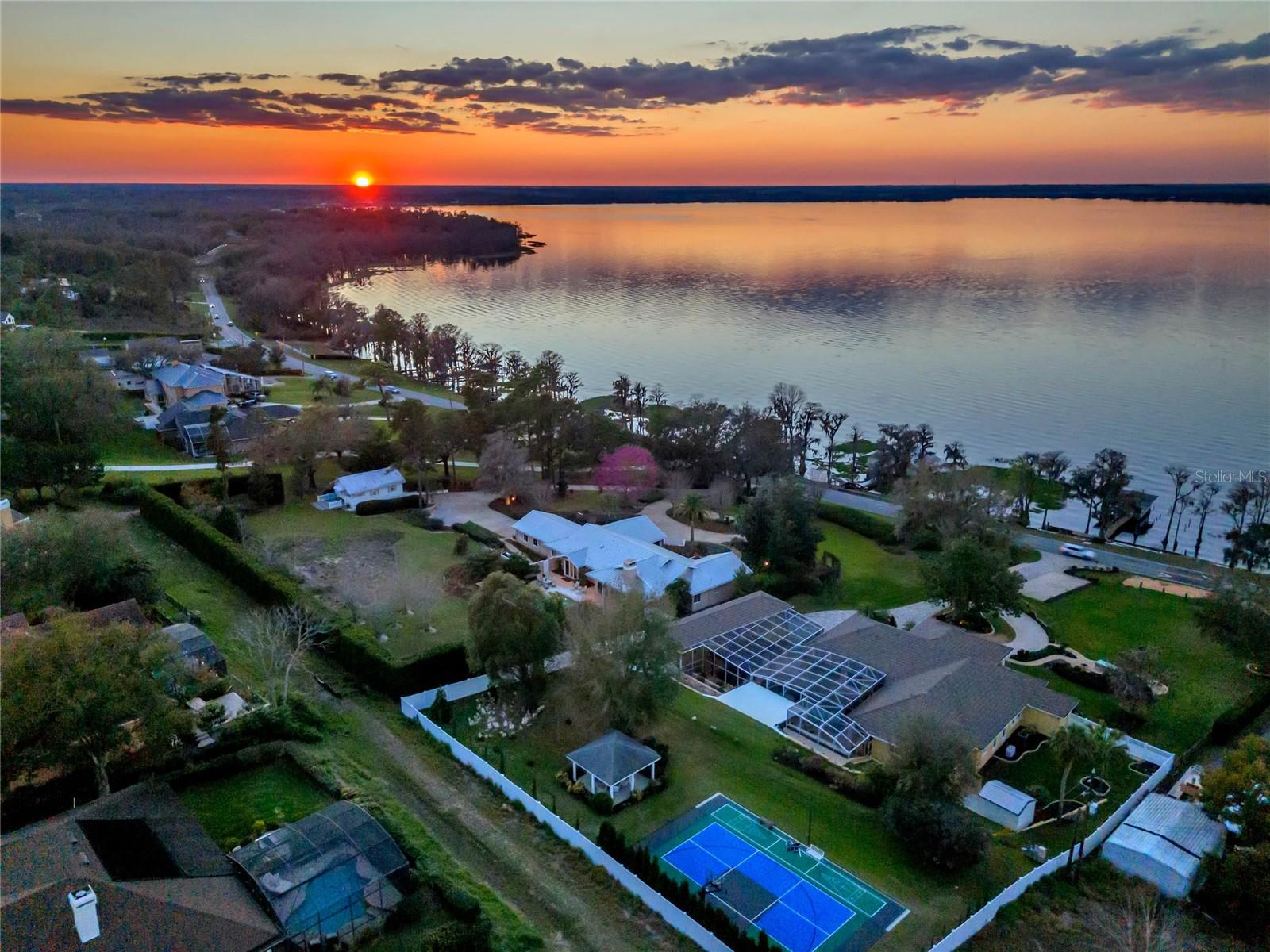 12104 Lakeshore Dr