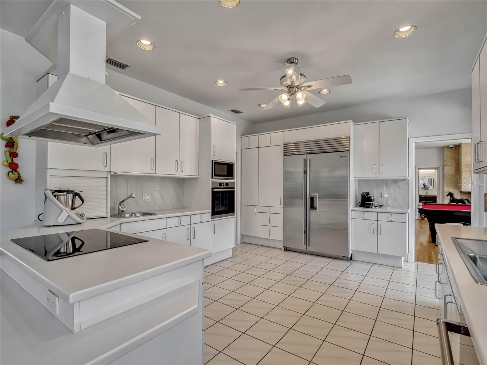 12104 Lakeshore Dr